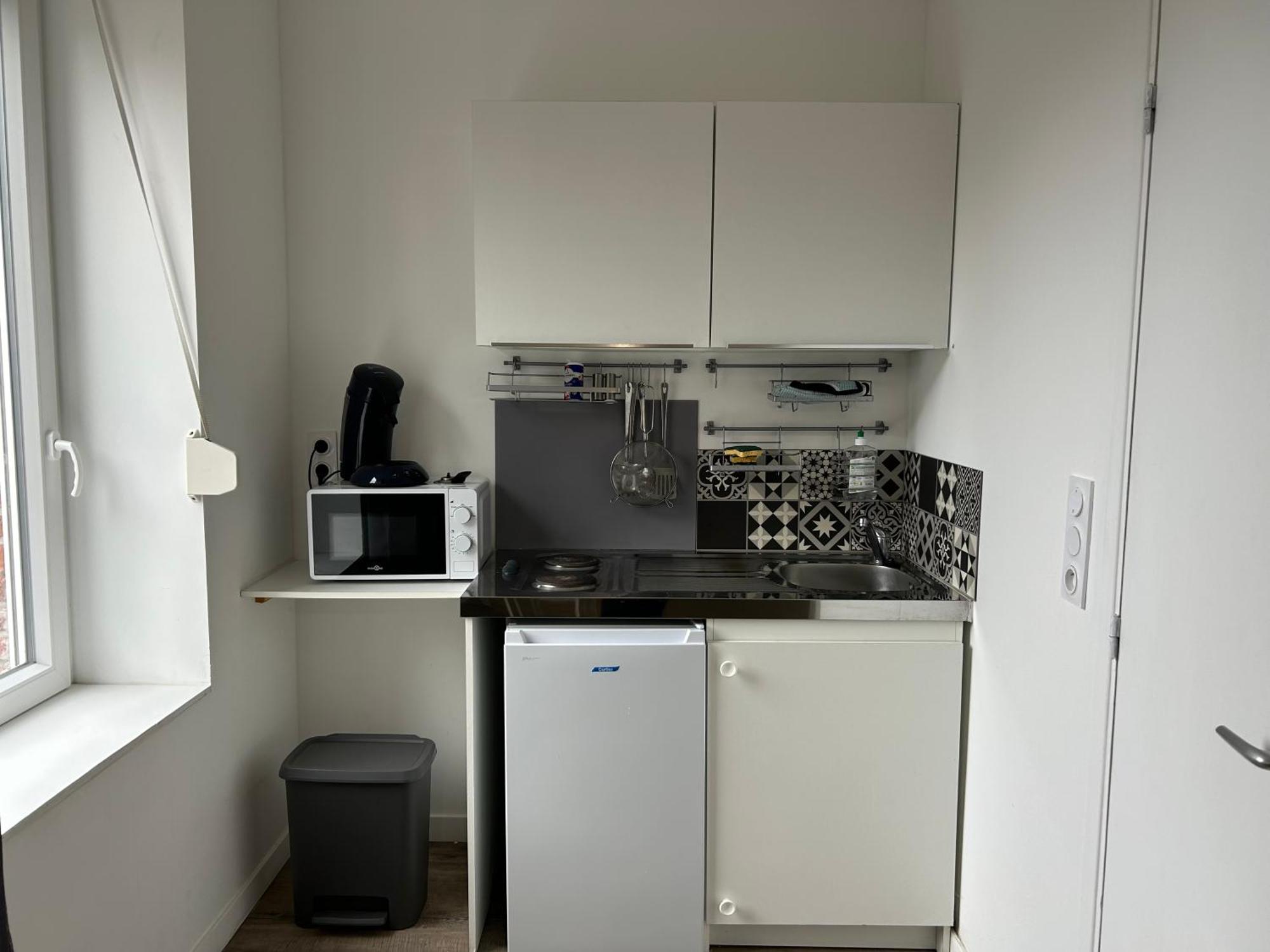 Superbe Studio Meuble Avec Parking Maubeuge Exterior photo