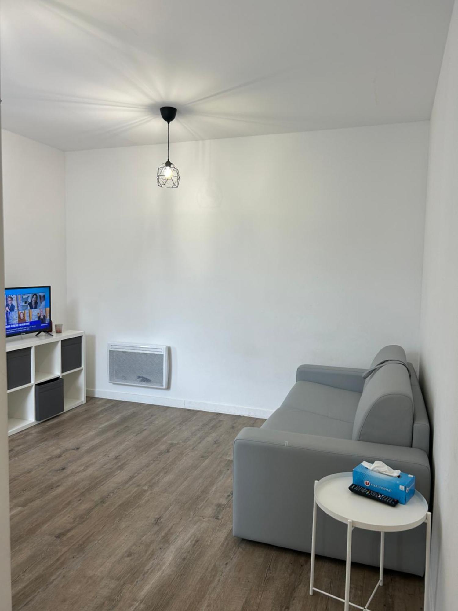 Superbe Studio Meuble Avec Parking Maubeuge Exterior photo