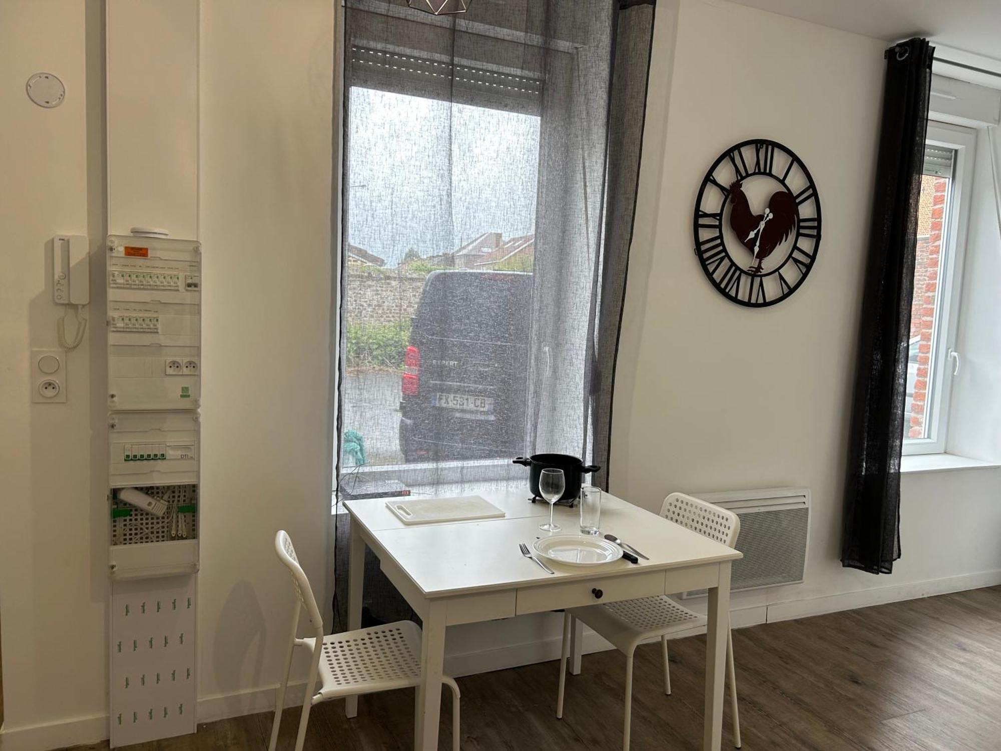 Superbe Studio Meuble Avec Parking Maubeuge Exterior photo